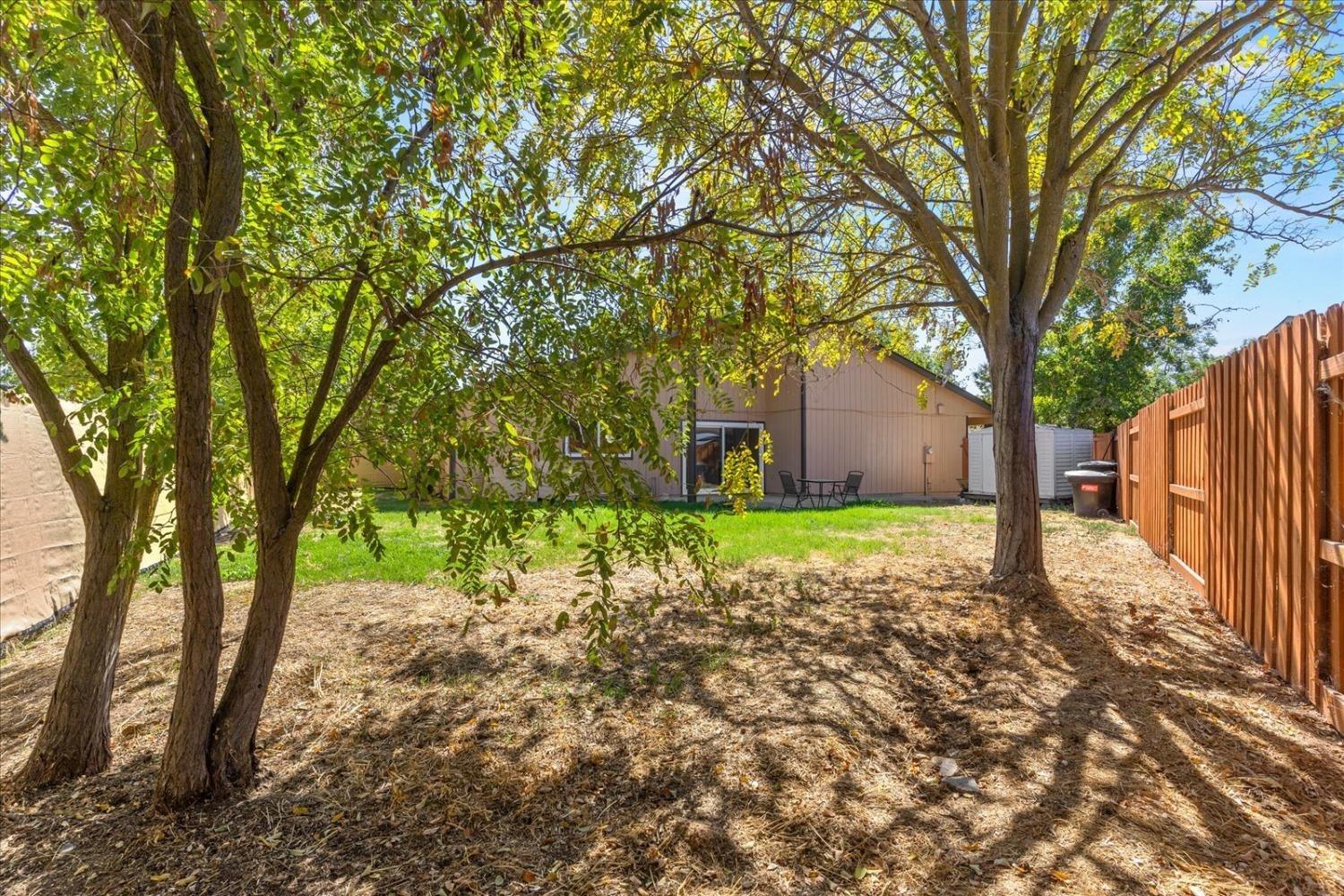 Detail Gallery Image 18 of 24 For 7635 Clover Woods Ct, Sacramento,  CA 95828 - 2 Beds | 2 Baths