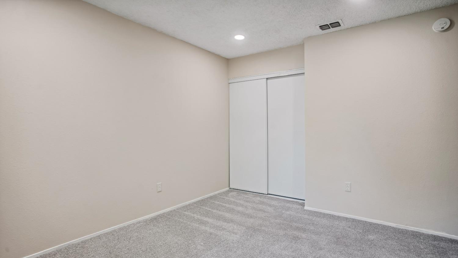 Detail Gallery Image 28 of 39 For 8903 Salmon Falls Dr #B,  Sacramento,  CA 95826 - 4 Beds | 2/1 Baths