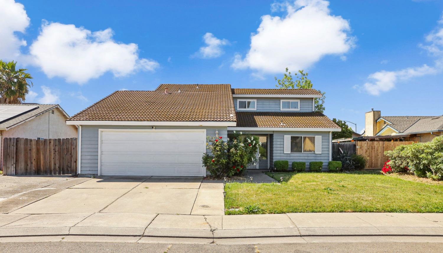 Detail Gallery Image 1 of 35 For 1122 Morning Dew Pl, Stockton,  CA 95210 - 3 Beds | 2/1 Baths