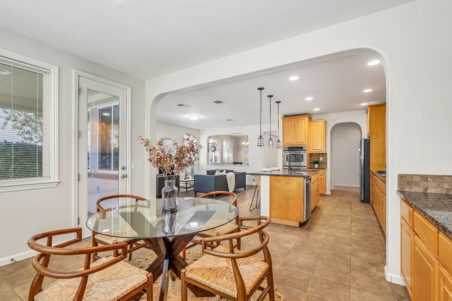 Detail Gallery Image 10 of 64 For 549 Fresian Dr, Oakdale,  CA 95361 - 4 Beds | 3/1 Baths