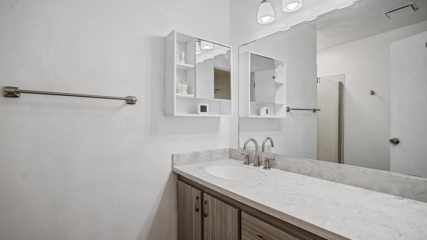 Detail Gallery Image 17 of 39 For 8903 Salmon Falls Dr #B,  Sacramento,  CA 95826 - 4 Beds | 2/1 Baths