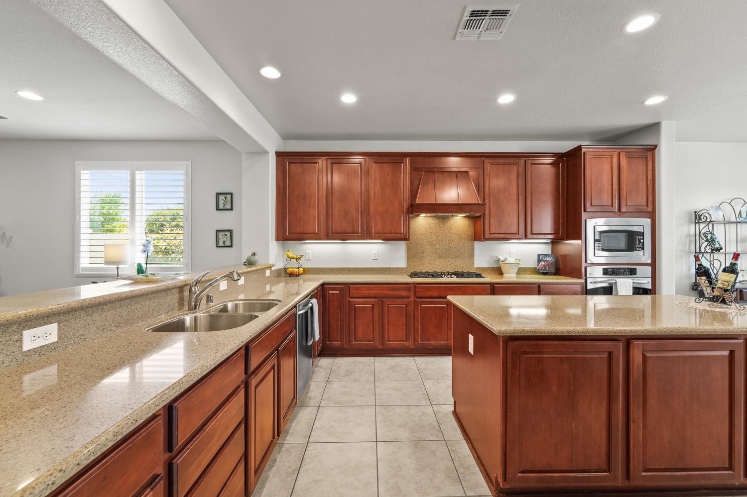 Detail Gallery Image 12 of 66 For 2386 Birdsong Pl, Manteca,  CA 95336 - 2 Beds | 2 Baths
