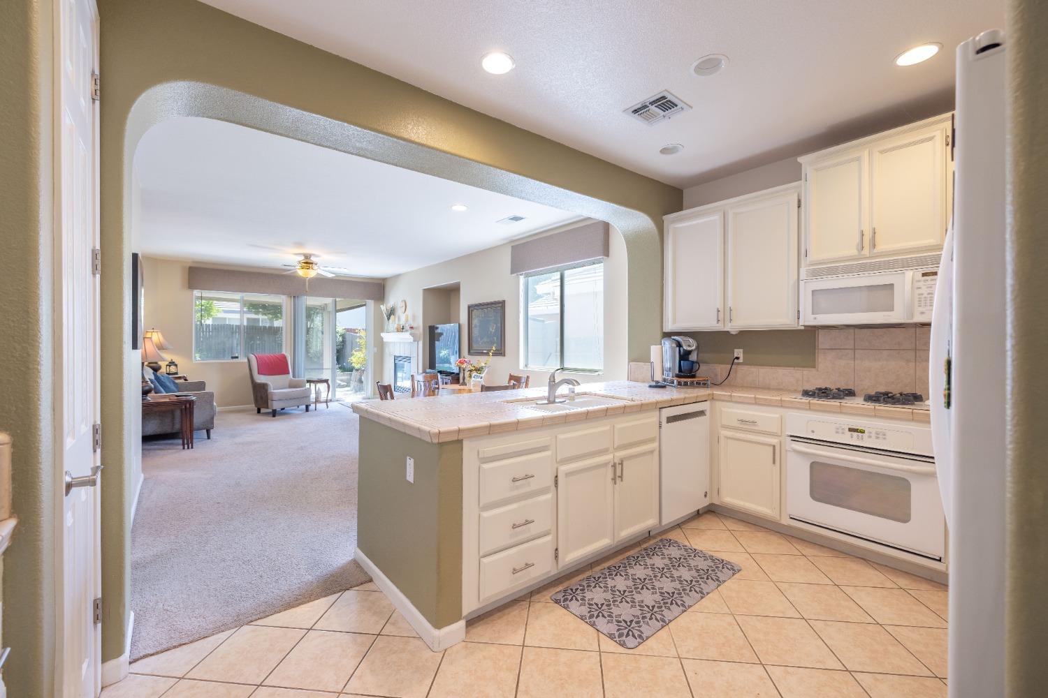 Detail Gallery Image 16 of 36 For 1524 Sandmark Dr, Sacramento,  CA 95835 - 4 Beds | 2 Baths