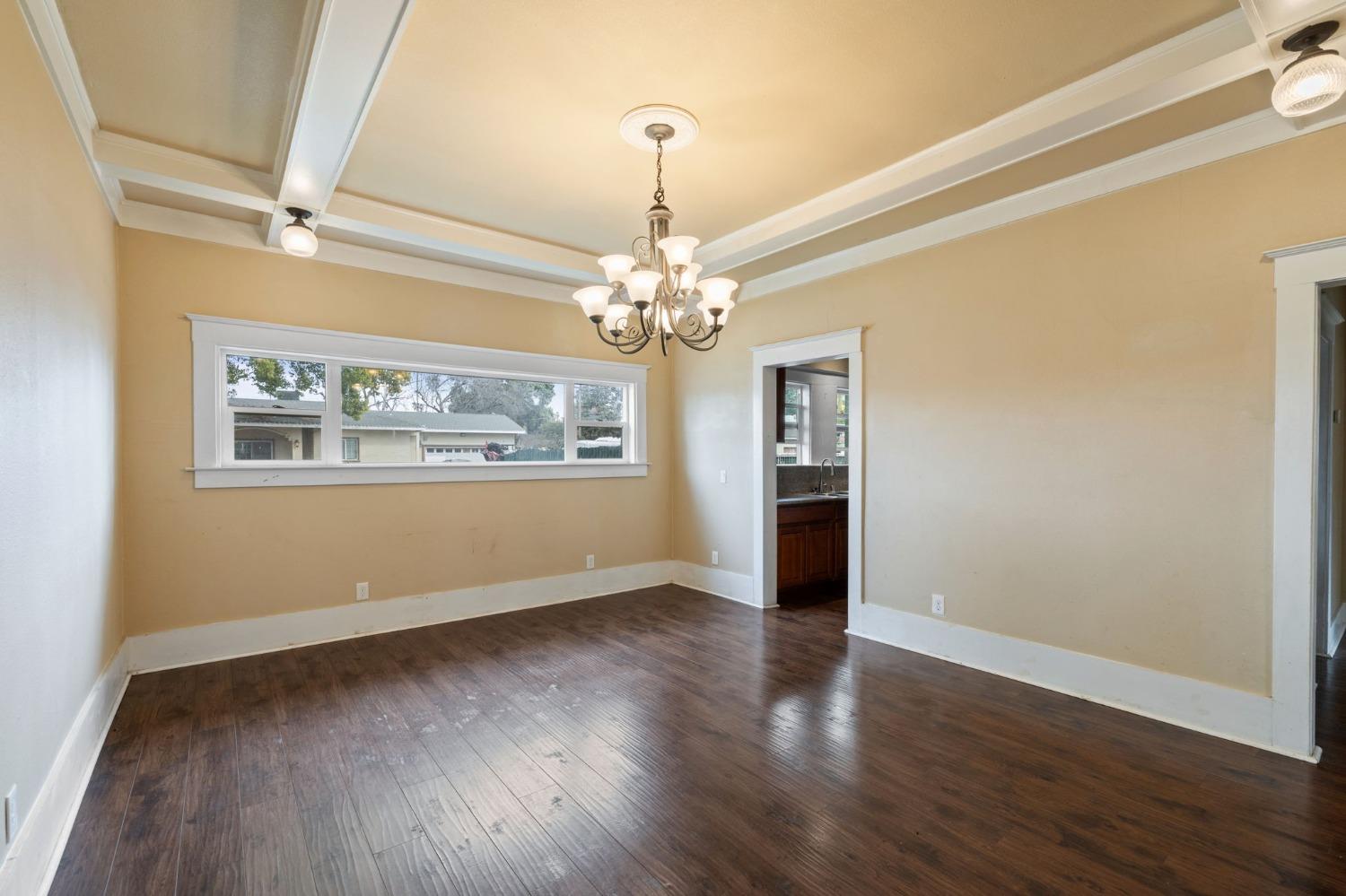 Detail Gallery Image 2 of 11 For 3264 E Kerckhoff Ave, Fresno,  CA 93702 - 3 Beds | 2 Baths