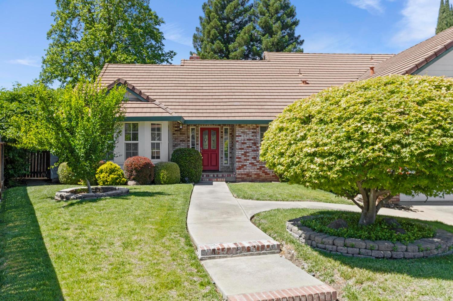 Detail Gallery Image 3 of 42 For 1840 Saratoga Ct, Yuba City,  CA 95993 - 3 Beds | 2 Baths