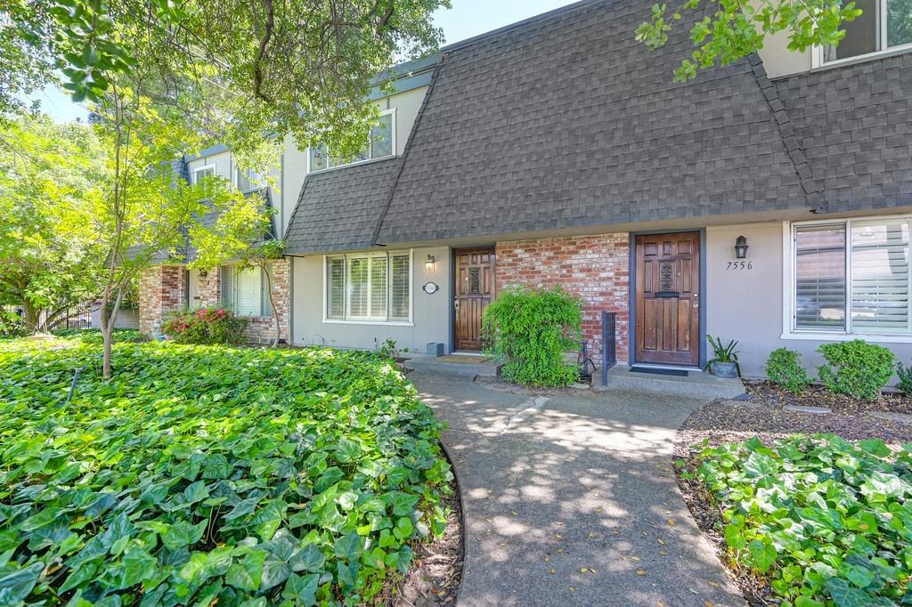 Detail Gallery Image 1 of 37 For 7558 Fairway Two Ave, Fair Oaks,  CA 95628 - 3 Beds | 2/1 Baths