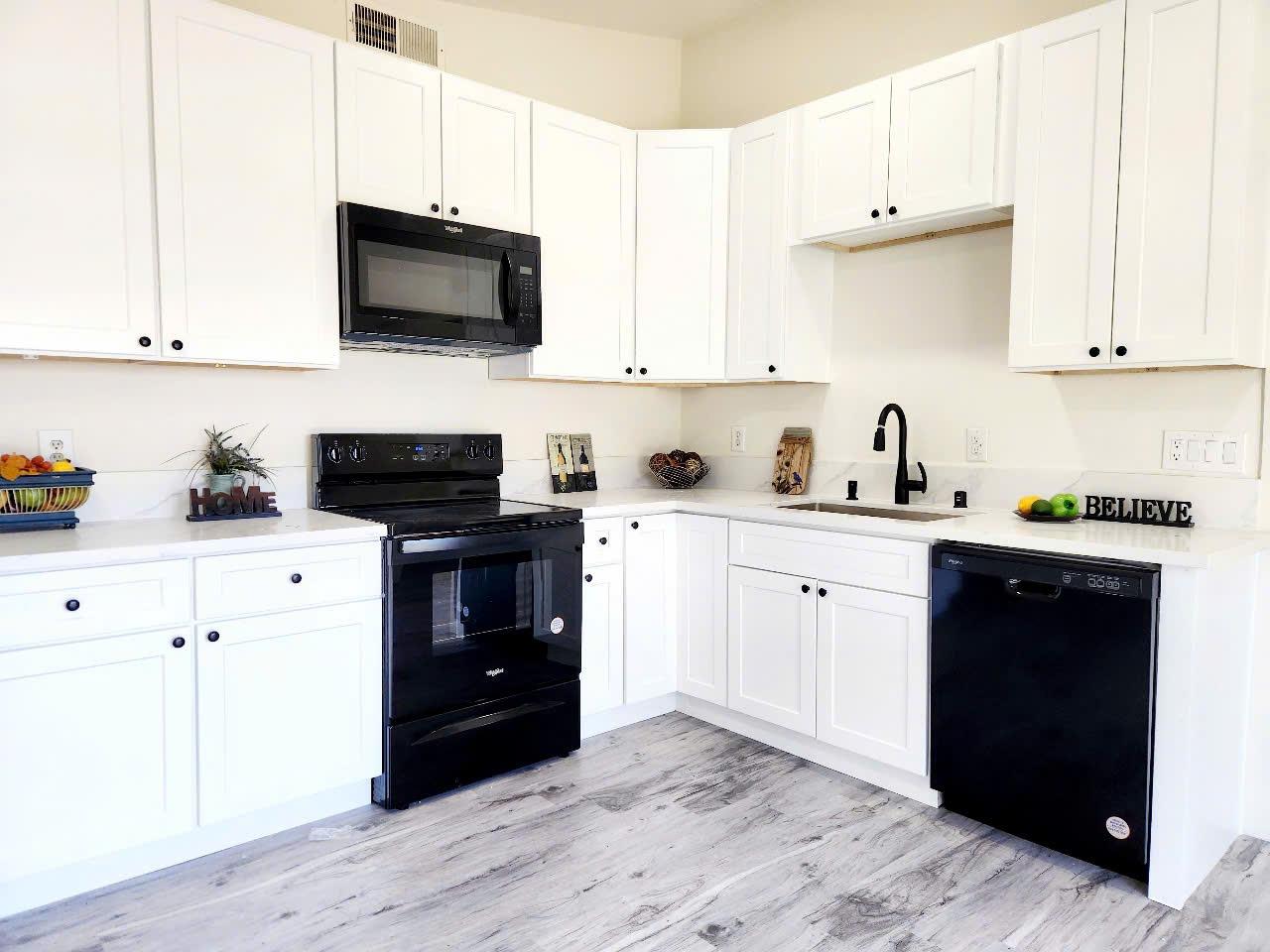Detail Gallery Image 8 of 24 For 7635 Clover Woods Ct, Sacramento,  CA 95828 - 2 Beds | 2 Baths
