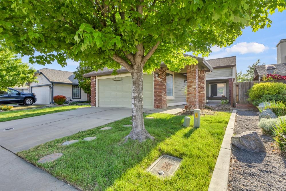 Detail Gallery Image 2 of 38 For 8068 Cardale Way, Sacramento,  CA 95829 - 3 Beds | 2 Baths