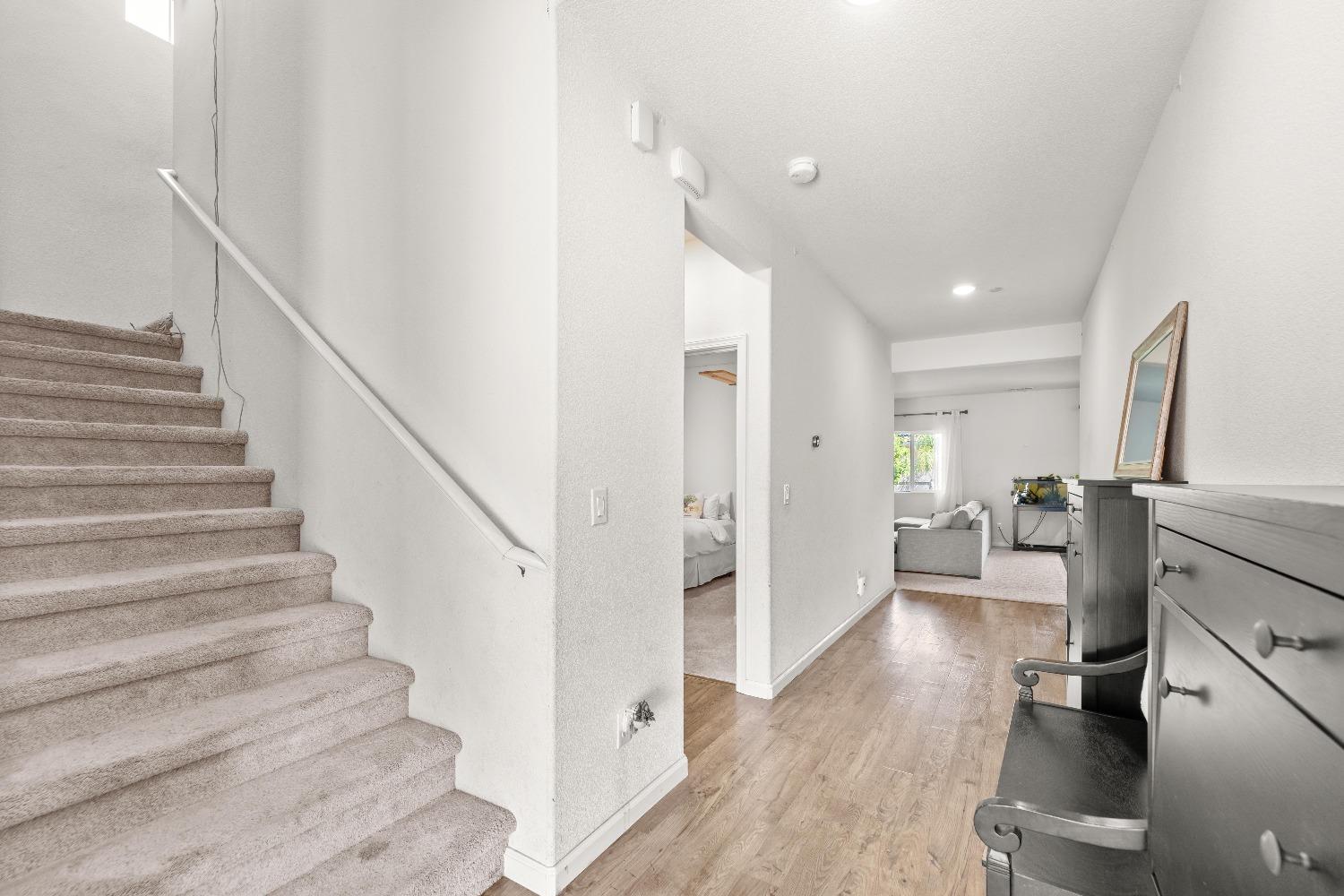 Detail Gallery Image 5 of 49 For 1033 Solstice St, Roseville,  CA 95747 - 4 Beds | 3 Baths