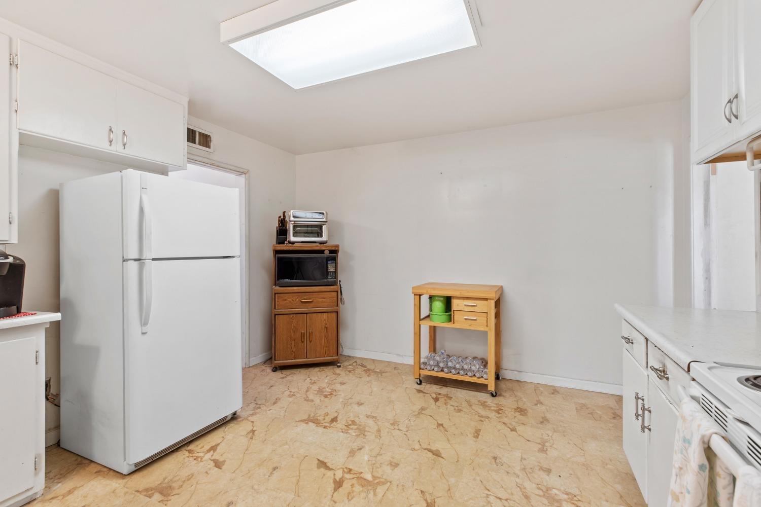 Detail Gallery Image 13 of 42 For 515 Locust Ave, Manteca,  CA 95337 - 3 Beds | 2 Baths