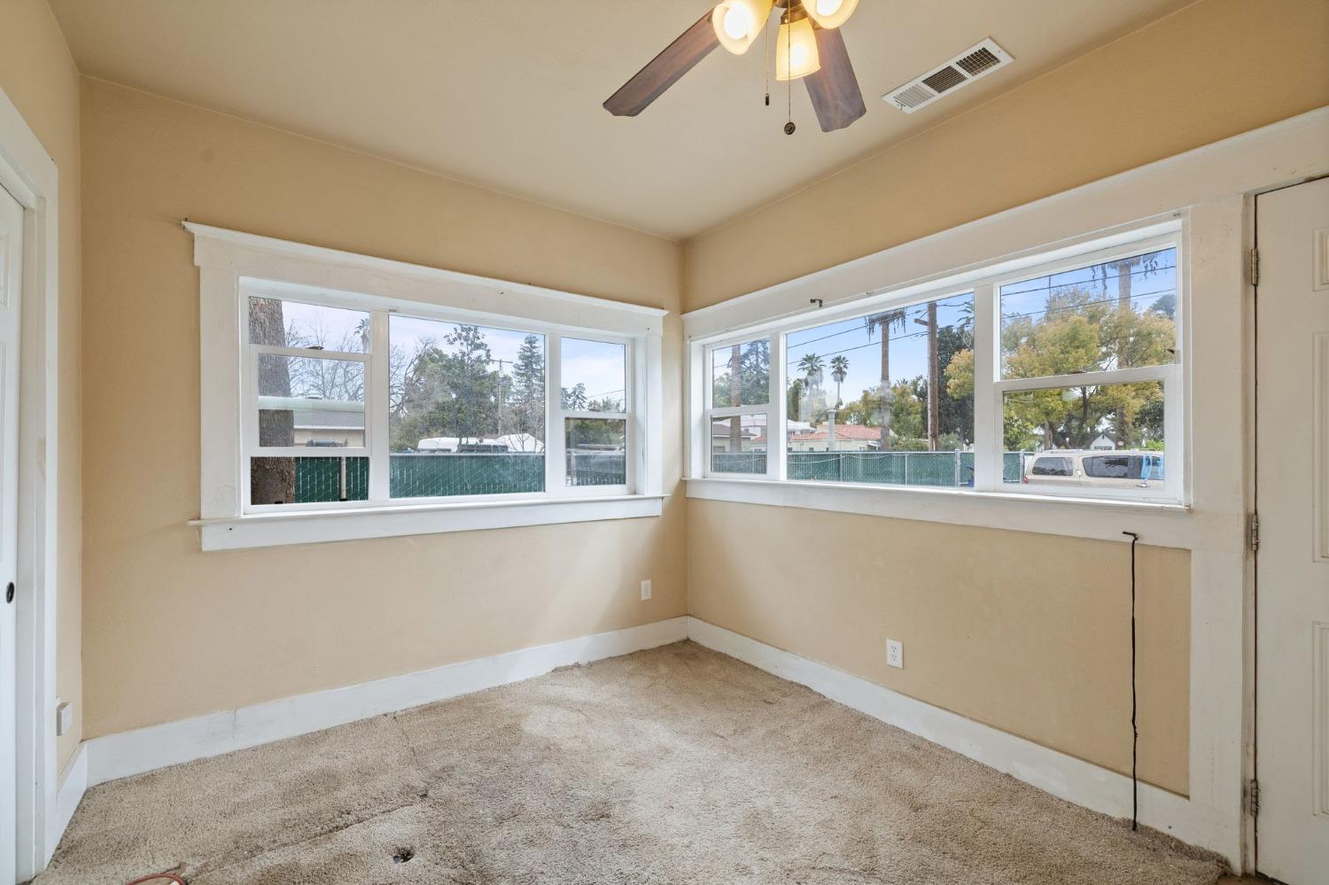 Detail Gallery Image 6 of 11 For 3264 E Kerckhoff Ave, Fresno,  CA 93702 - 3 Beds | 2 Baths