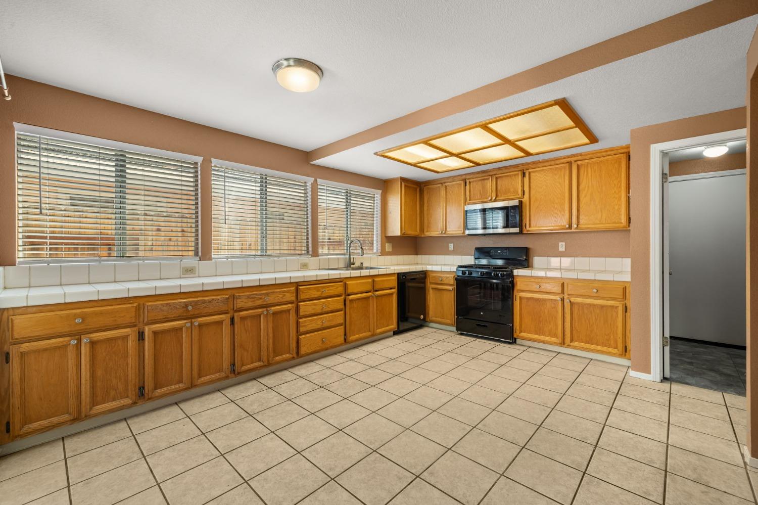 Detail Gallery Image 16 of 46 For 3544 Misty Morning Cir, Sacramento,  CA 95827 - 4 Beds | 2/1 Baths