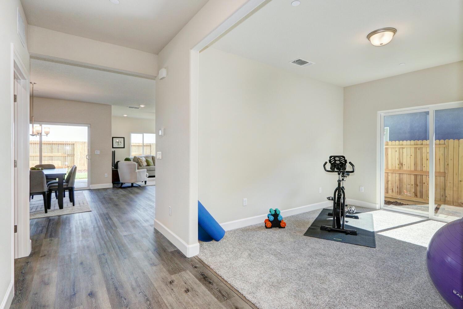 Detail Gallery Image 4 of 24 For 1129 Nicklaus Rd, Galt,  CA 95632 - 2 Beds | 2/1 Baths