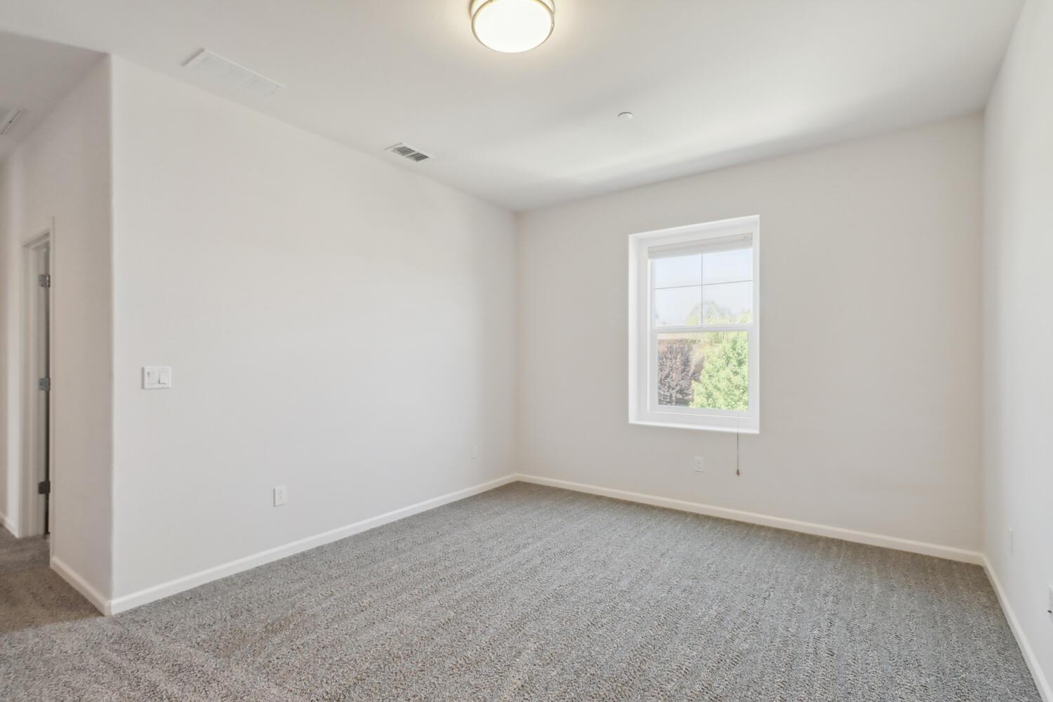 Detail Gallery Image 37 of 63 For 1336 Hughes St, Woodland,  CA 95776 - 4 Beds | 3 Baths