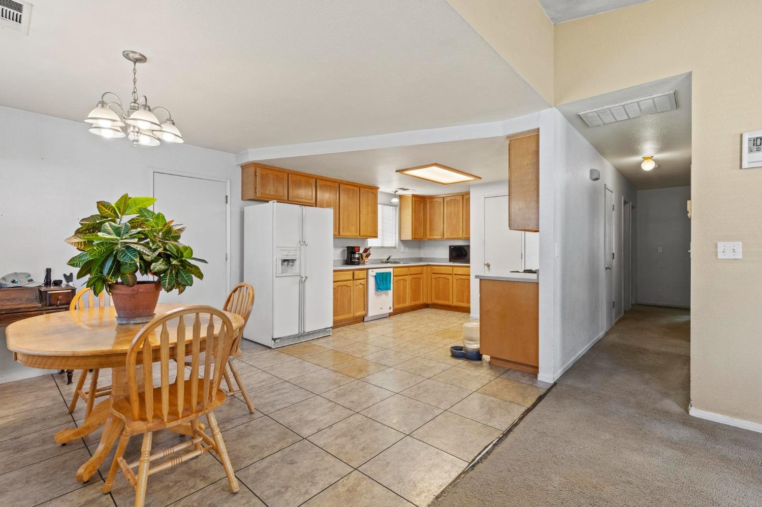 Detail Gallery Image 7 of 32 For 2728 Lowell Dr, Chico,  CA 95973 - 3 Beds | 2 Baths