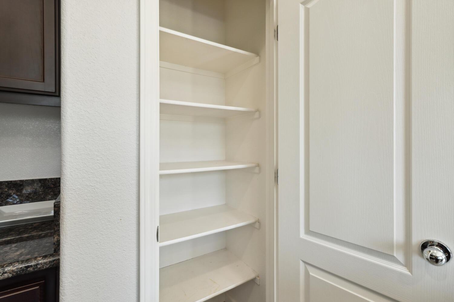 Detail Gallery Image 17 of 63 For 1336 Hughes St, Woodland,  CA 95776 - 4 Beds | 3 Baths