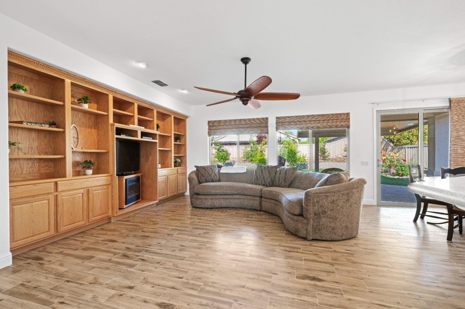 Detail Gallery Image 6 of 34 For 1351 Tahoma Ln, Lincoln,  CA 95648 - 2 Beds | 2 Baths