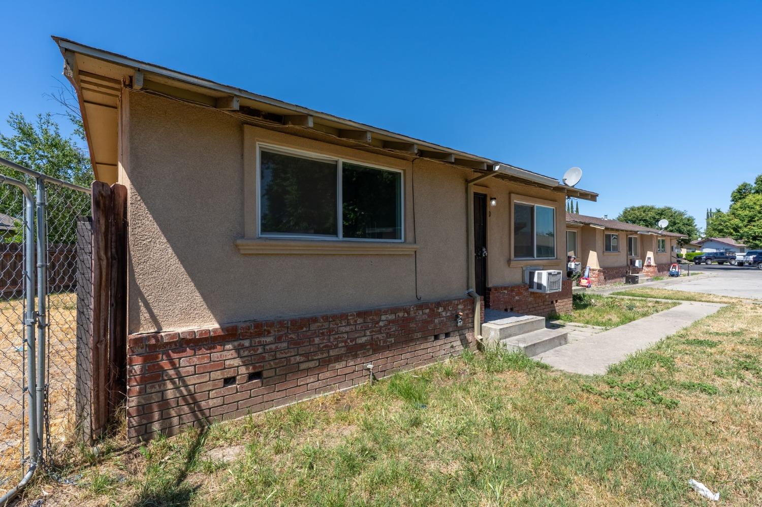 Detail Gallery Image 3 of 23 For 1906 Celeste Ct, Modesto,  CA 95355 - – Beds | – Baths