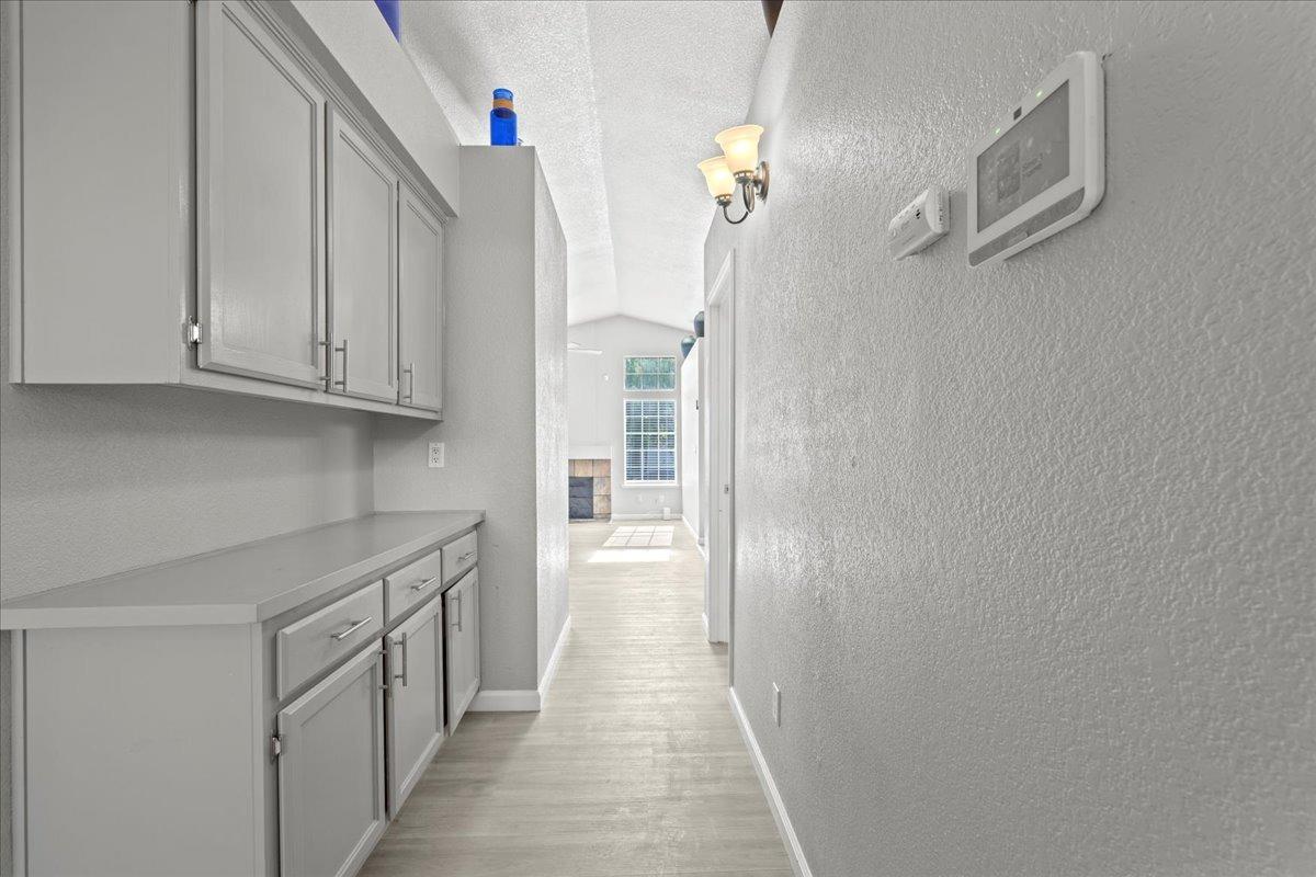Detail Gallery Image 14 of 29 For 5550 Crystal Hill Way, Sacramento,  CA 95823 - 3 Beds | 2 Baths