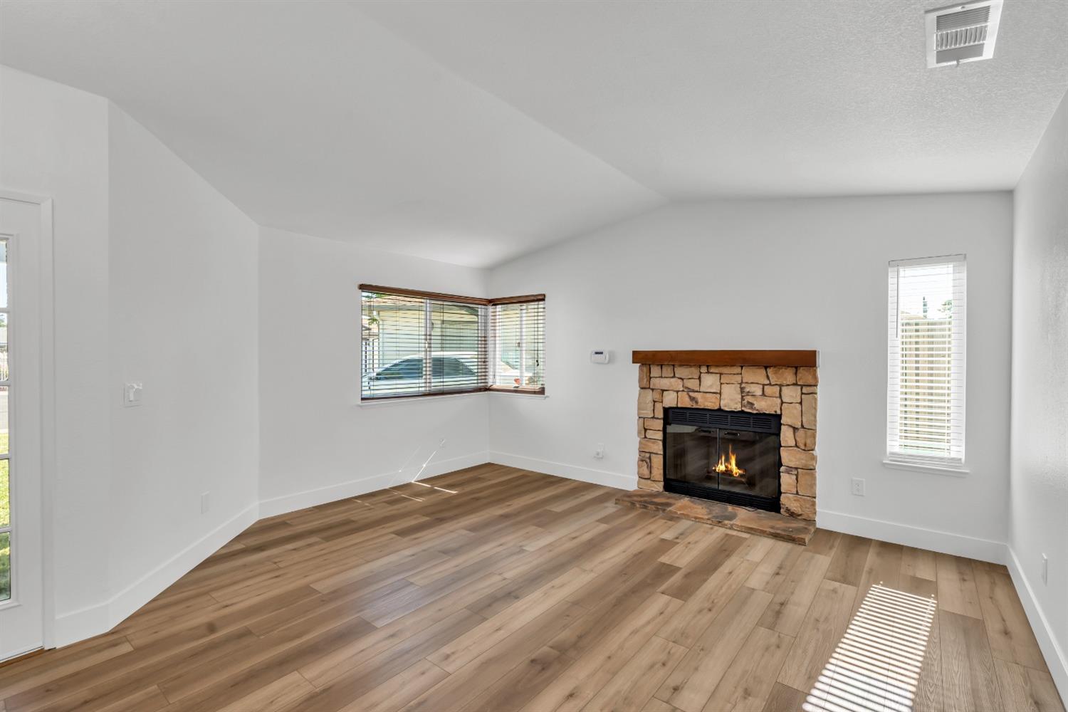 Detail Gallery Image 27 of 52 For 38 Mountainwood Ct, Sacramento,  CA 95823 - 4 Beds | 2 Baths