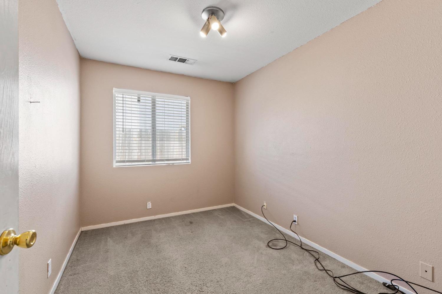 Detail Gallery Image 14 of 32 For 2728 Lowell Dr, Chico,  CA 95973 - 3 Beds | 2 Baths