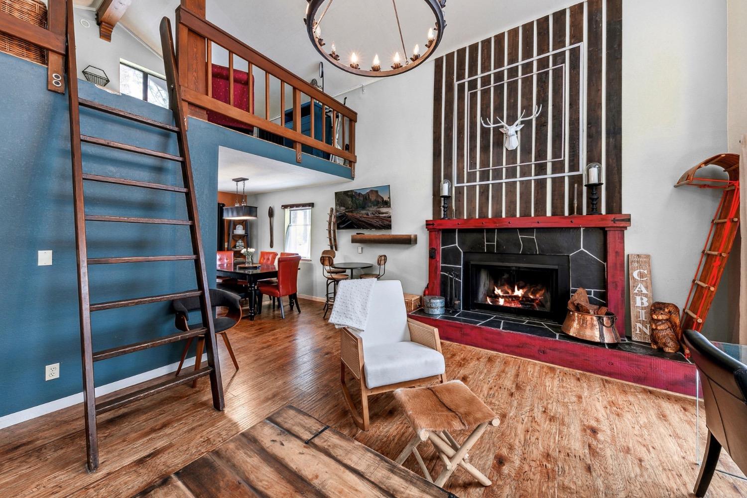 Detail Gallery Image 4 of 36 For 3390 Pine Hill, South Lake Tahoe,  CA 96150 - 2 Beds | 1/2 Baths
