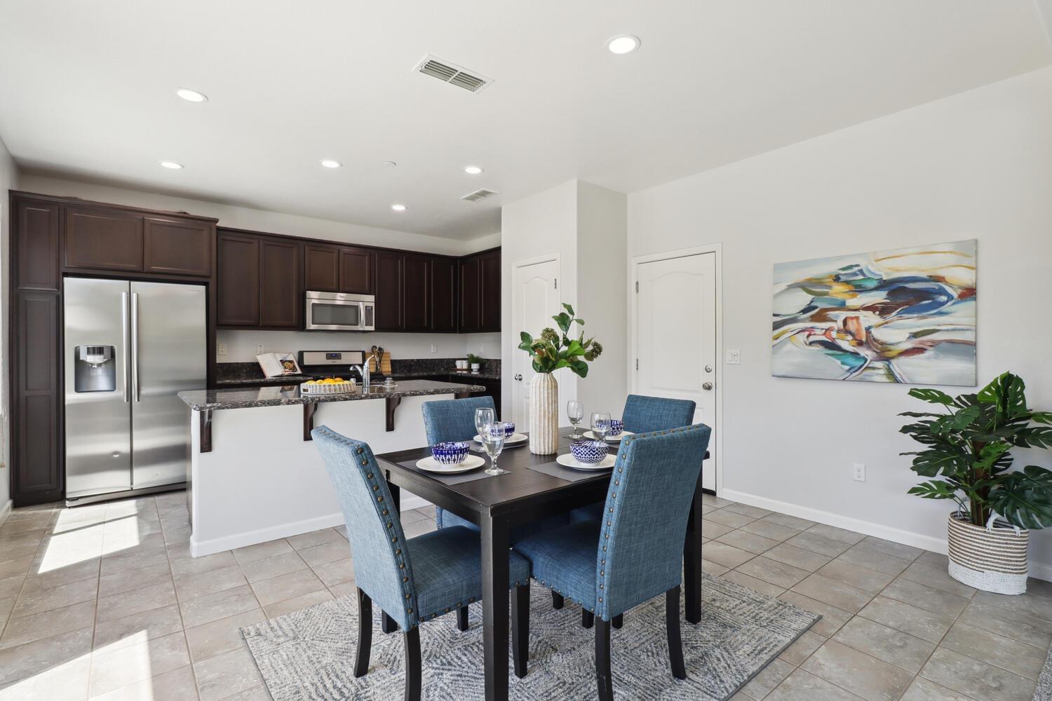 Detail Gallery Image 11 of 63 For 1336 Hughes St, Woodland,  CA 95776 - 4 Beds | 3 Baths