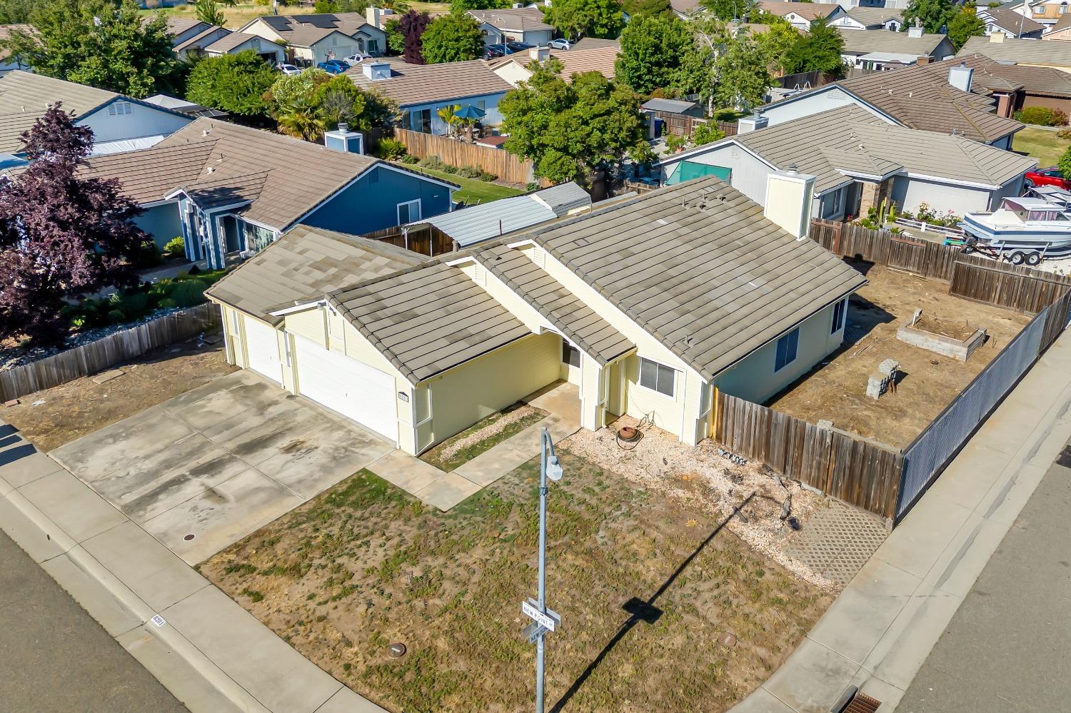 Detail Gallery Image 3 of 47 For 8281 New Point Dr, Sacramento,  CA 95828 - 3 Beds | 2 Baths