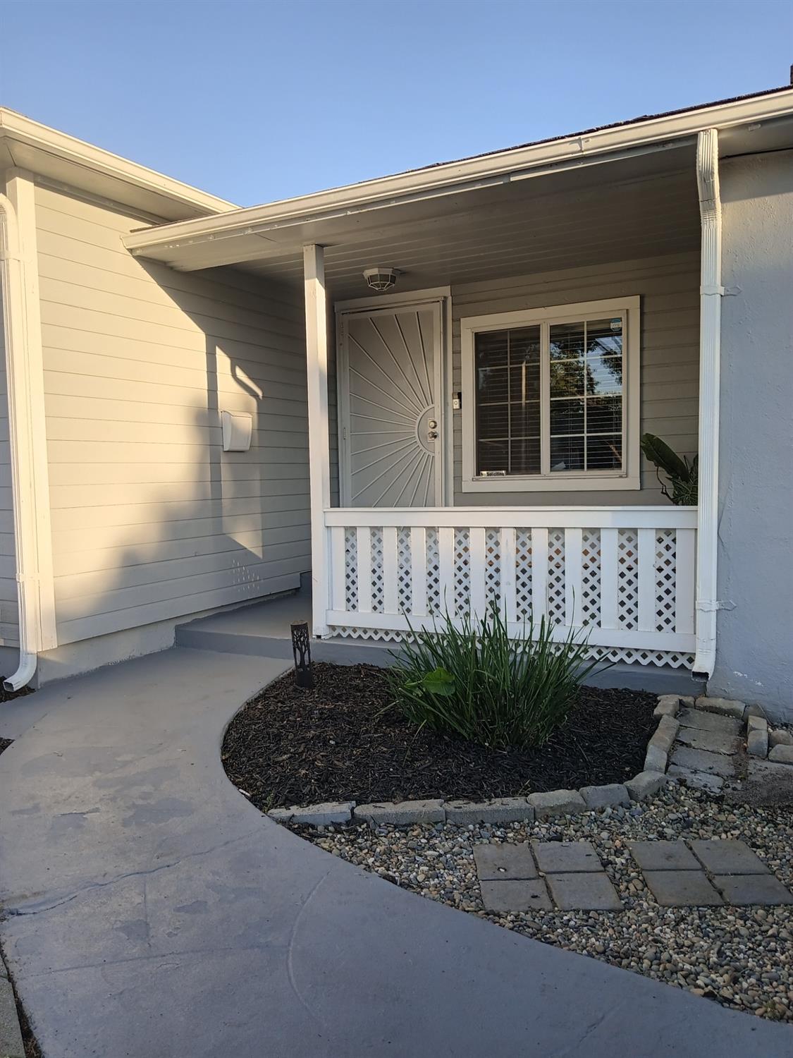 Detail Gallery Image 3 of 24 For 6300 40th Ave, Sacramento,  CA 95824 - 3 Beds | 1 Baths