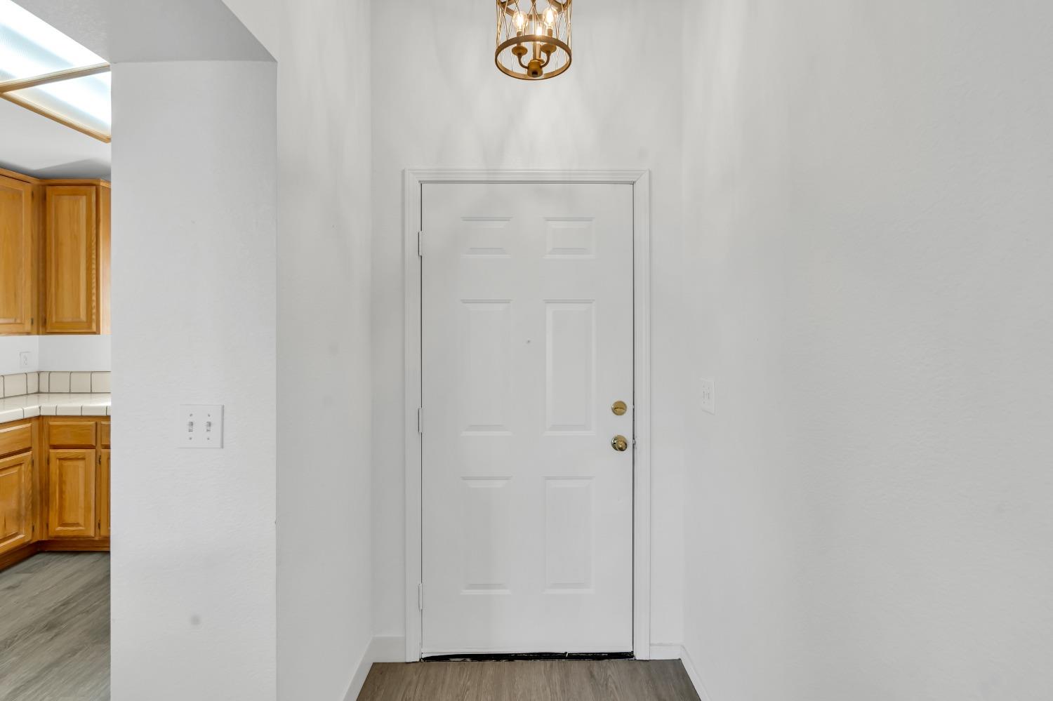 Detail Gallery Image 6 of 47 For 8281 New Point Dr, Sacramento,  CA 95828 - 3 Beds | 2 Baths