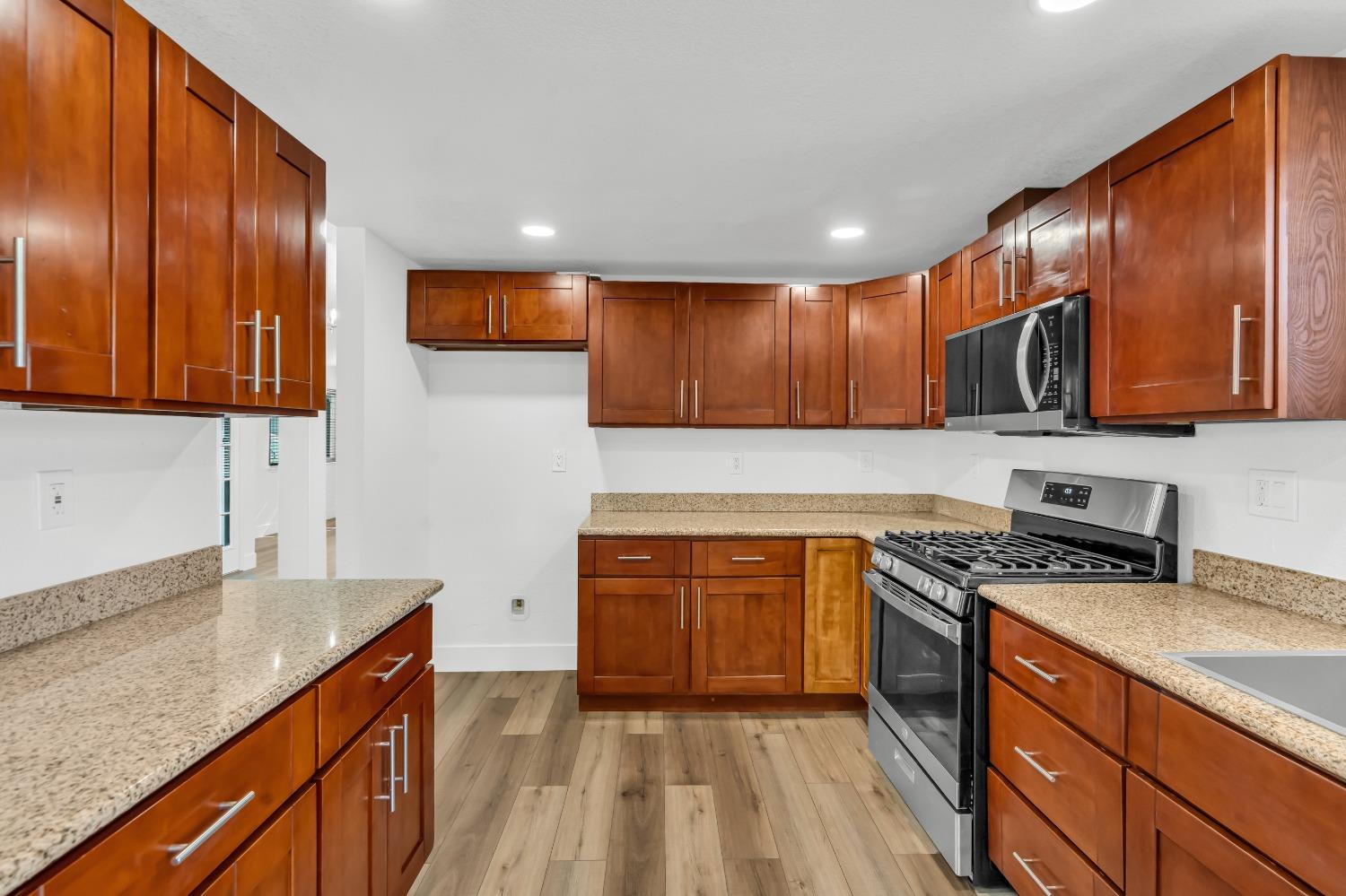 Detail Gallery Image 24 of 52 For 38 Mountainwood Ct, Sacramento,  CA 95823 - 4 Beds | 2 Baths