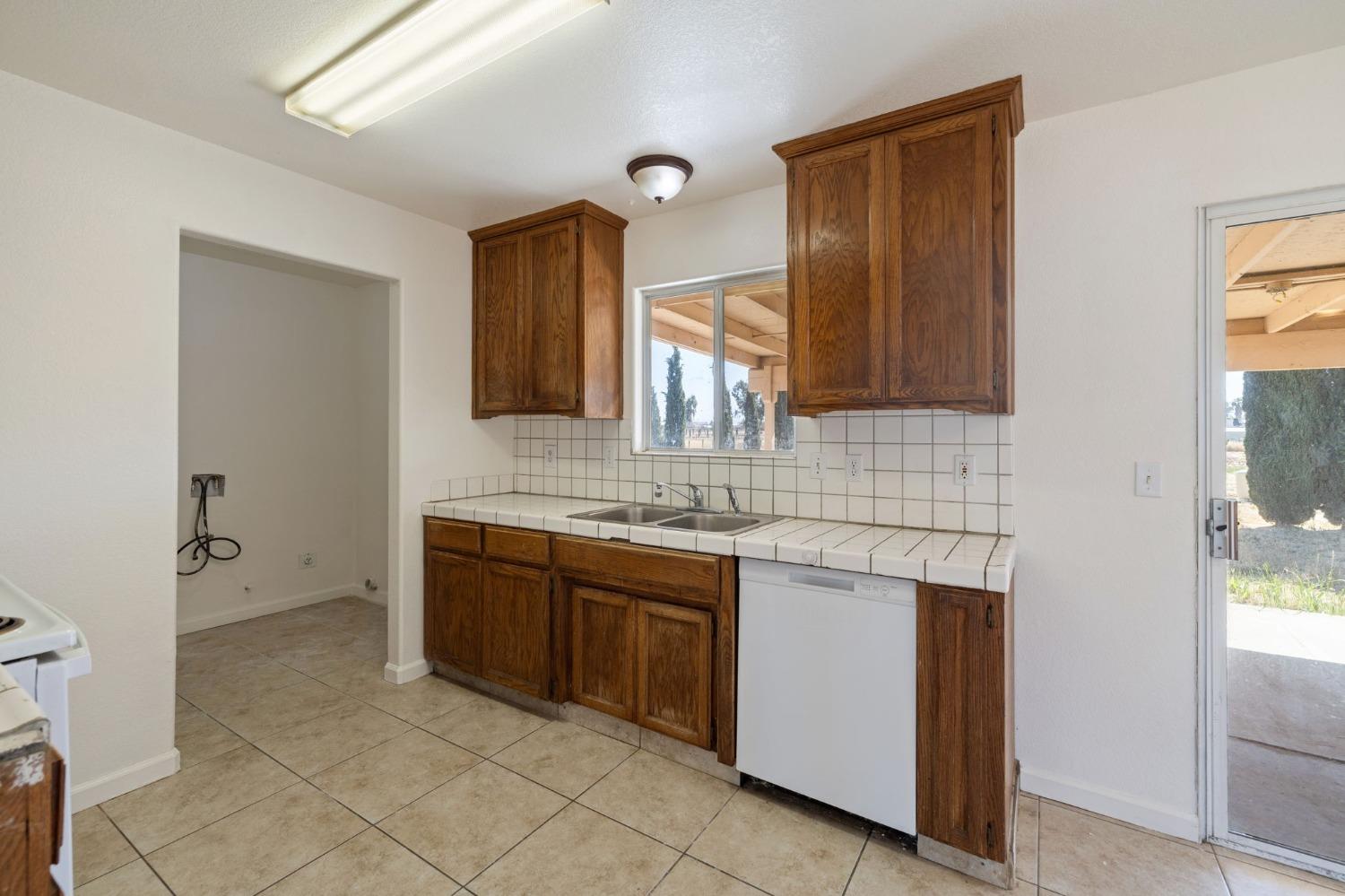 Detail Gallery Image 10 of 24 For 20269 Del Mar Rd, Madera,  CA 93638 - 3 Beds | 2 Baths