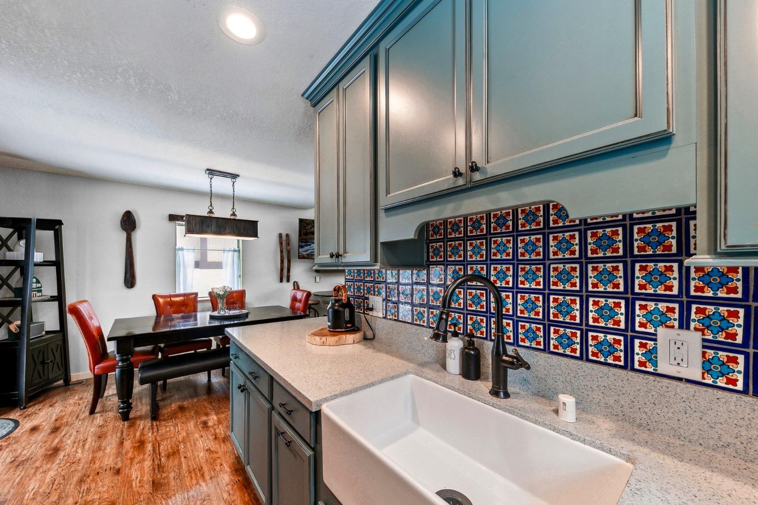 Detail Gallery Image 10 of 36 For 3390 Pine Hill, South Lake Tahoe,  CA 96150 - 2 Beds | 1/2 Baths