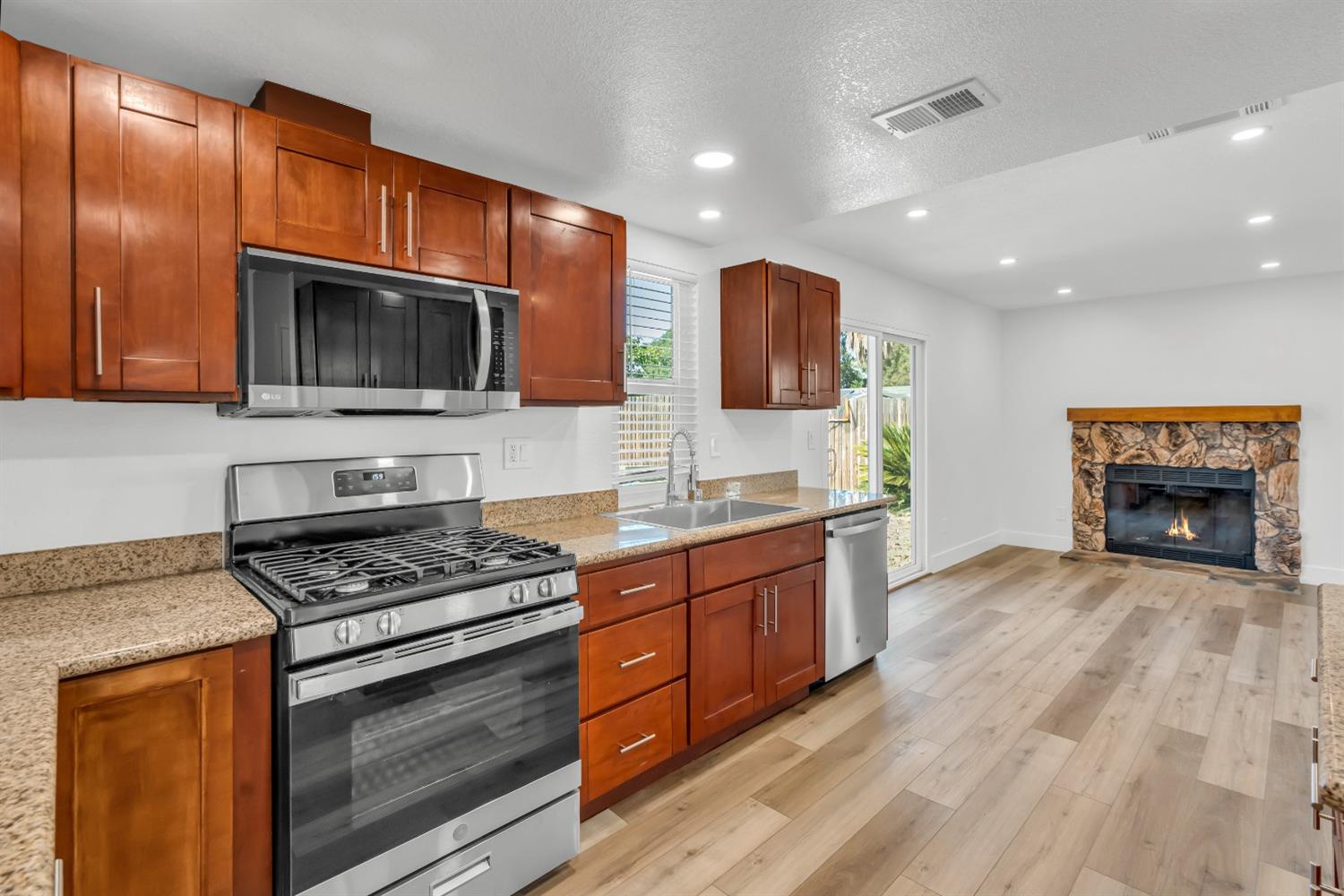 Detail Gallery Image 23 of 52 For 38 Mountainwood Ct, Sacramento,  CA 95823 - 4 Beds | 2 Baths