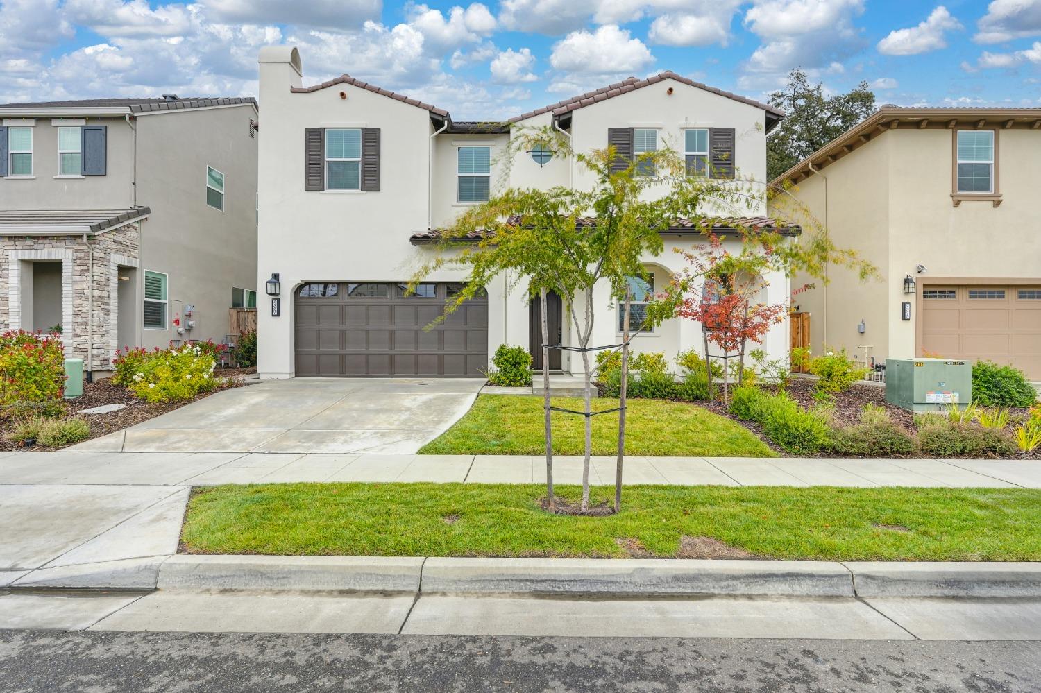 Detail Gallery Image 1 of 57 For 2327 5th Ave, Sacramento,  CA 95818 - 3 Beds | 2/1 Baths