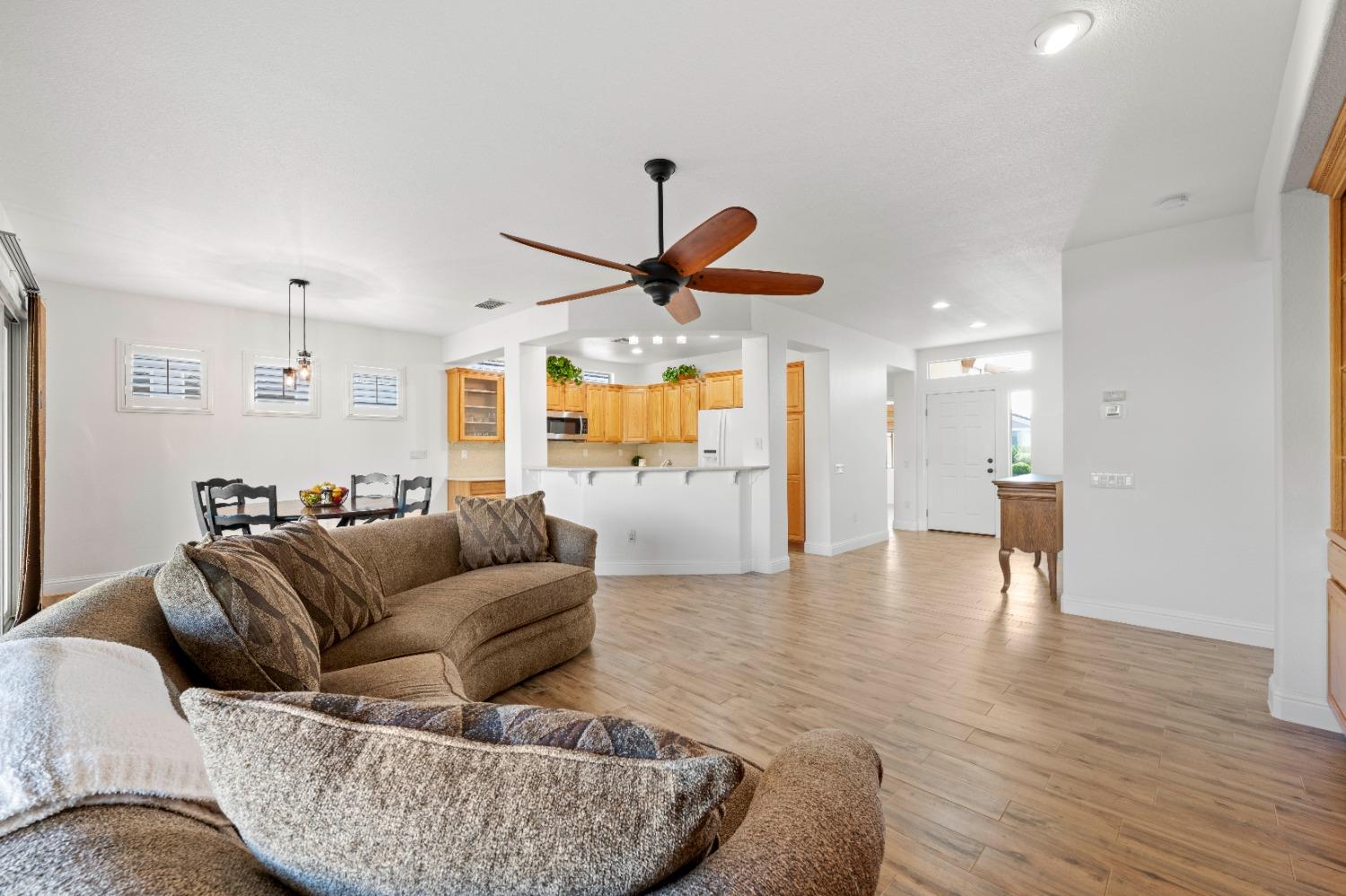 Detail Gallery Image 15 of 34 For 1351 Tahoma Ln, Lincoln,  CA 95648 - 2 Beds | 2 Baths
