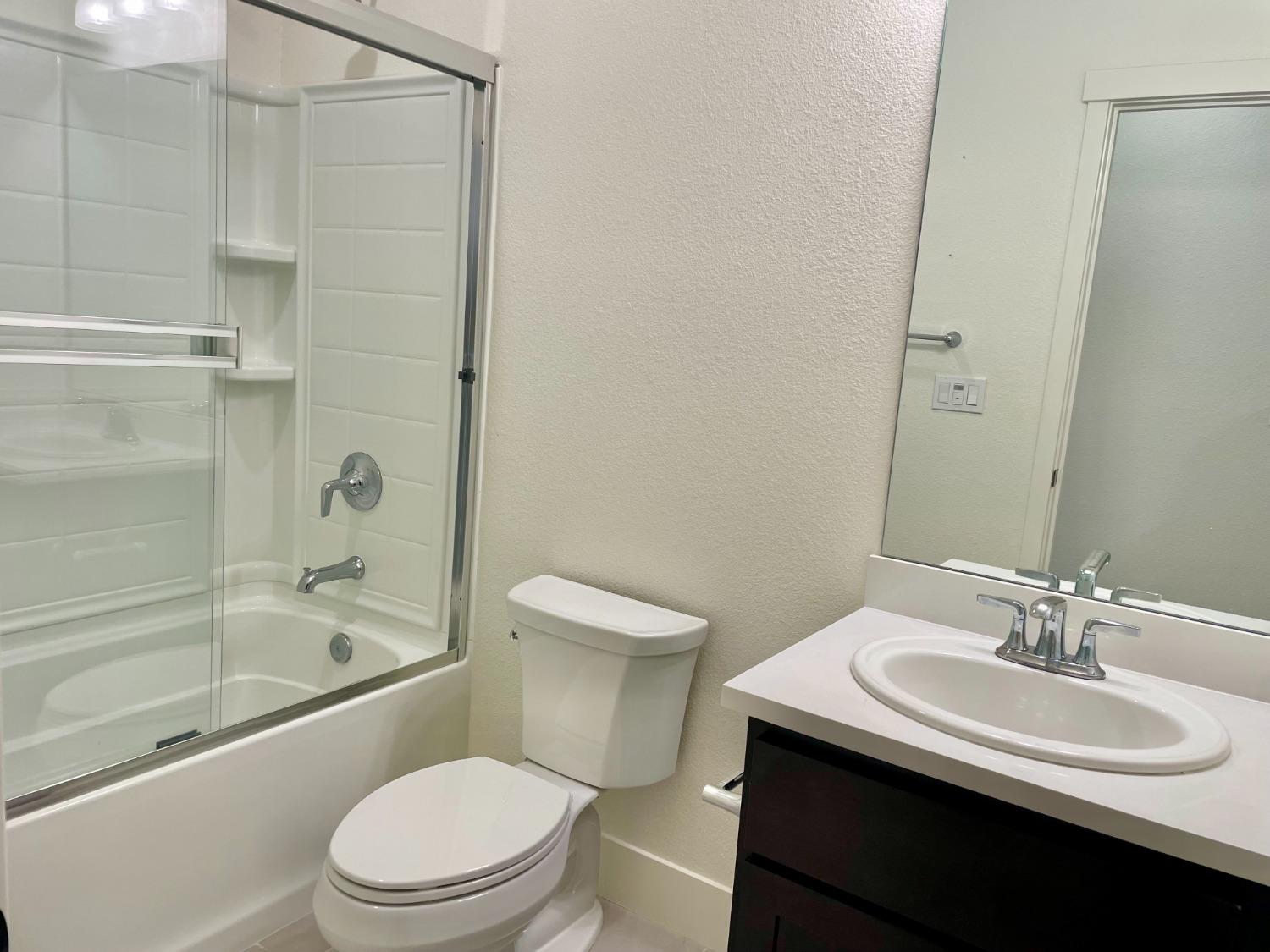Detail Gallery Image 6 of 10 For 1112 Pearl Dr, Los Banos,  CA 93635 - 3 Beds | 2 Baths