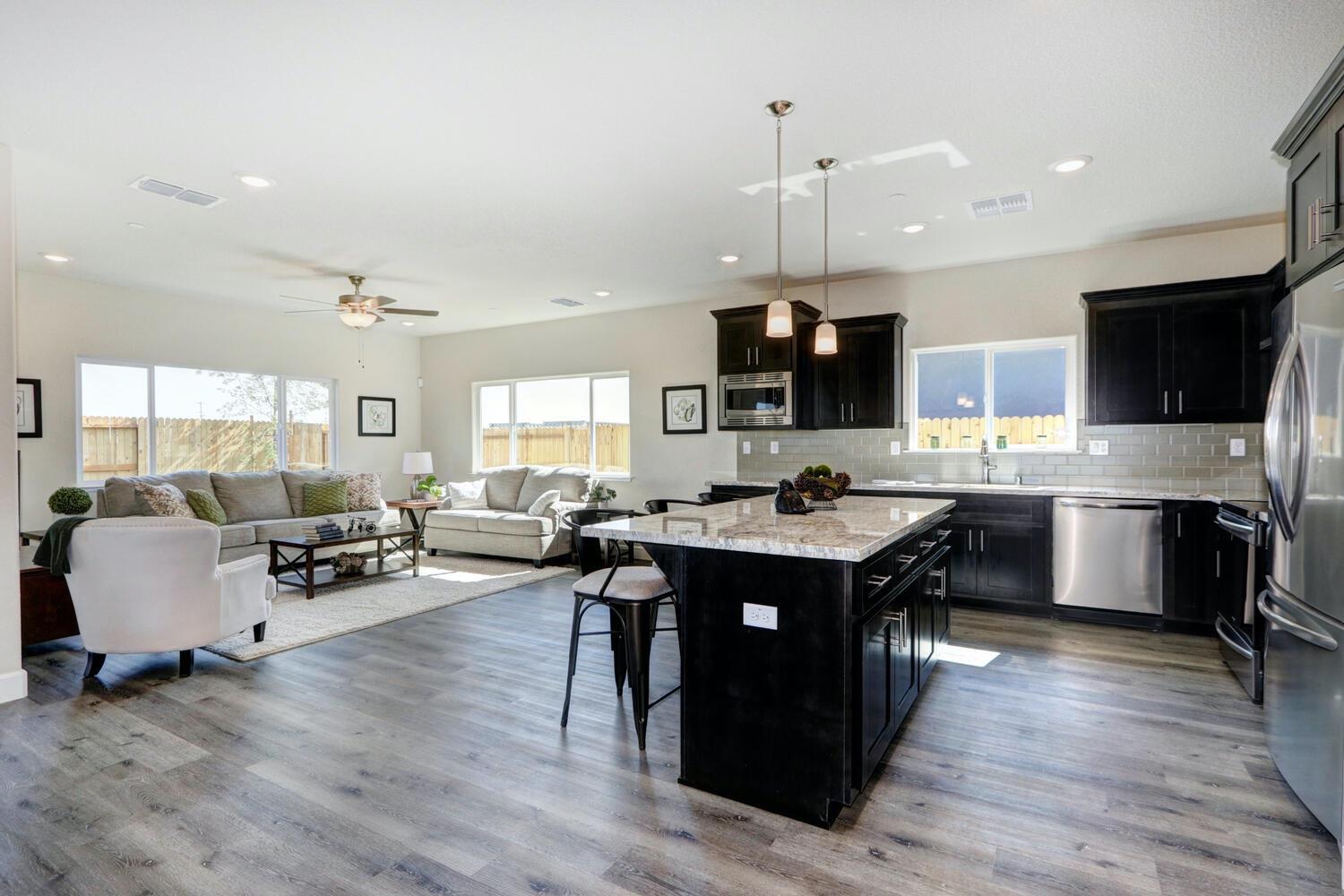 Detail Gallery Image 7 of 24 For 1129 Nicklaus Rd, Galt,  CA 95632 - 2 Beds | 2/1 Baths