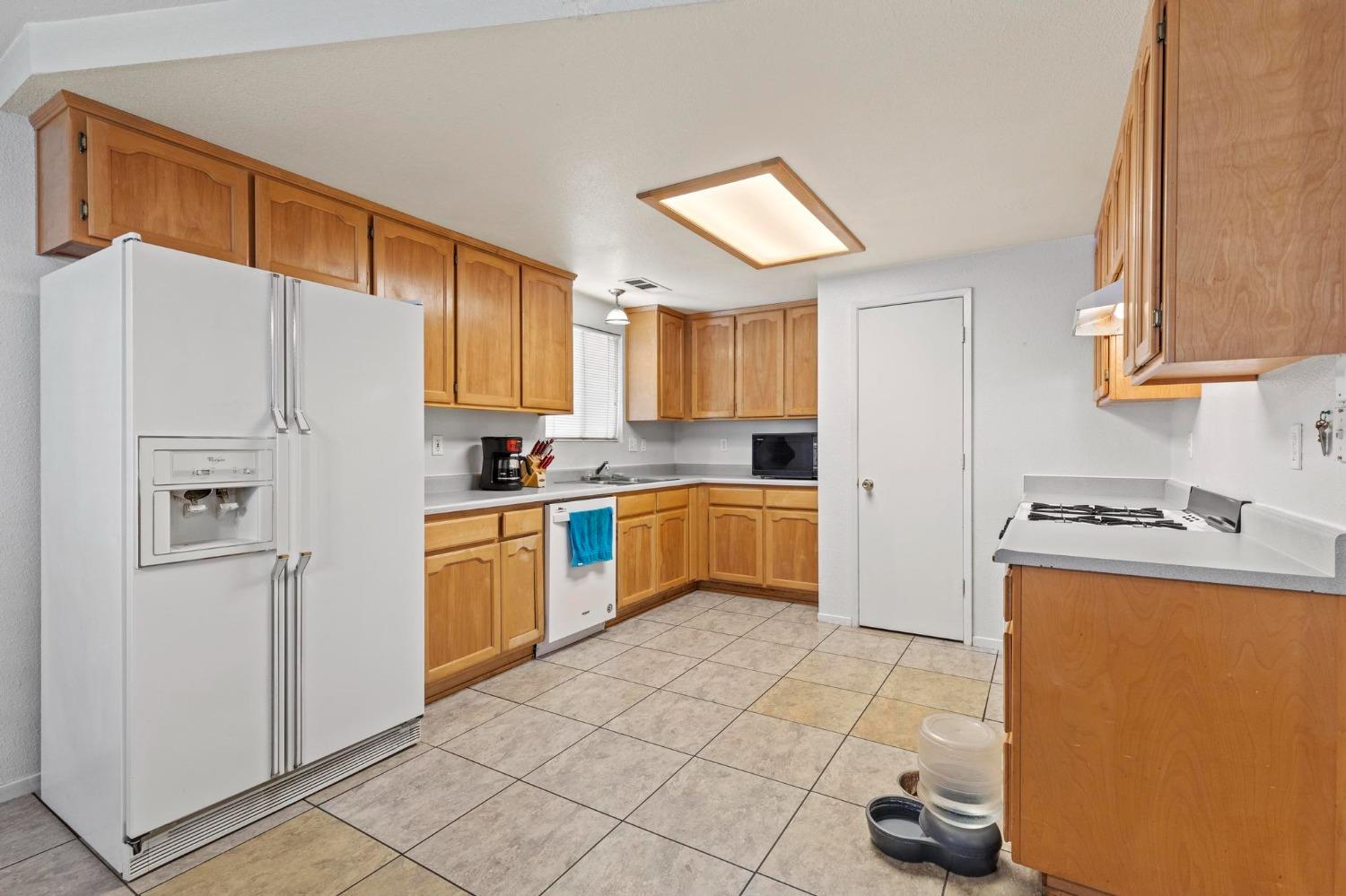 Detail Gallery Image 9 of 32 For 2728 Lowell Dr, Chico,  CA 95973 - 3 Beds | 2 Baths
