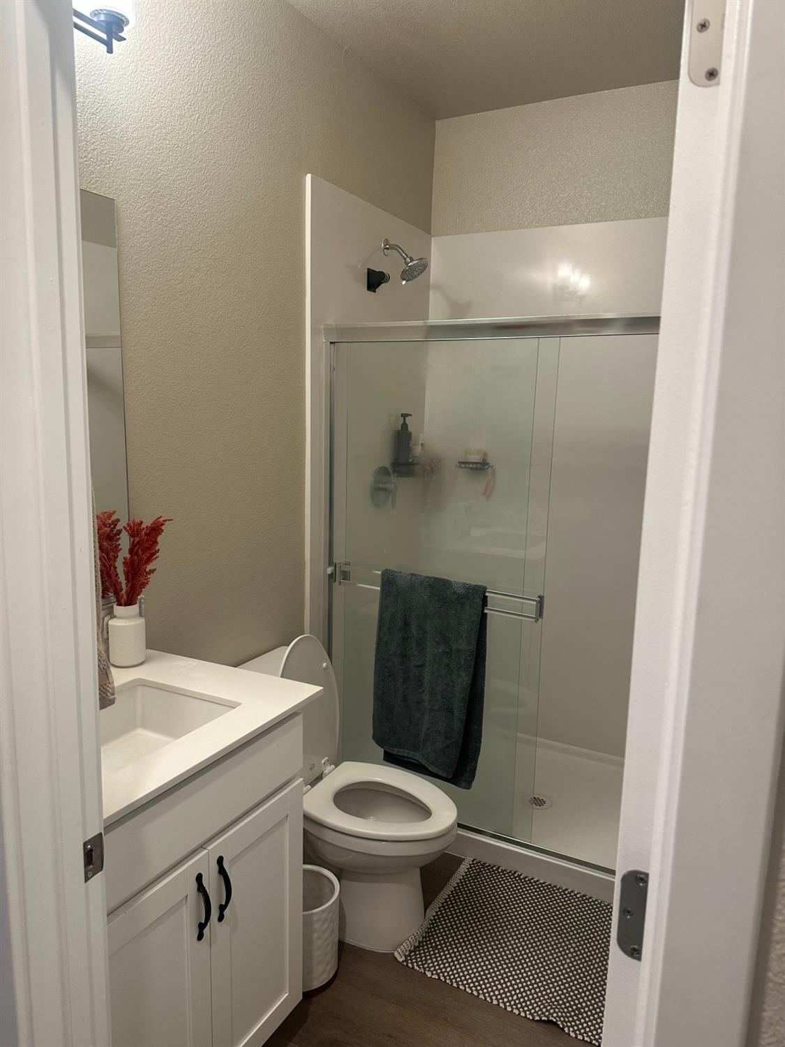 Detail Gallery Image 9 of 30 For 9995 Swordfish Cir, Elk Grove,  CA 95757 - 4 Beds | 3 Baths