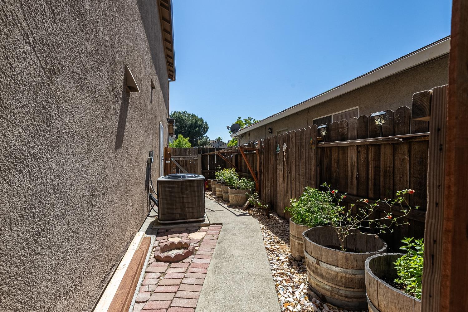 Detail Gallery Image 37 of 39 For 1867 William Moss Blvd, Stockton,  CA 95206 - 4 Beds | 2/1 Baths