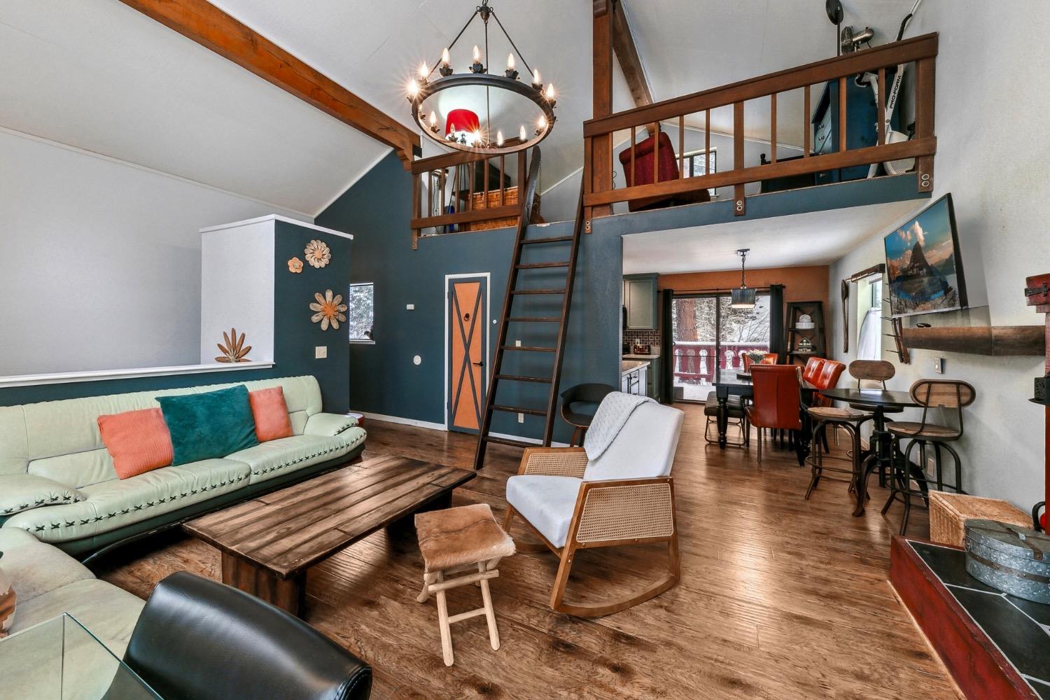 Detail Gallery Image 3 of 36 For 3390 Pine Hill, South Lake Tahoe,  CA 96150 - 2 Beds | 1/2 Baths