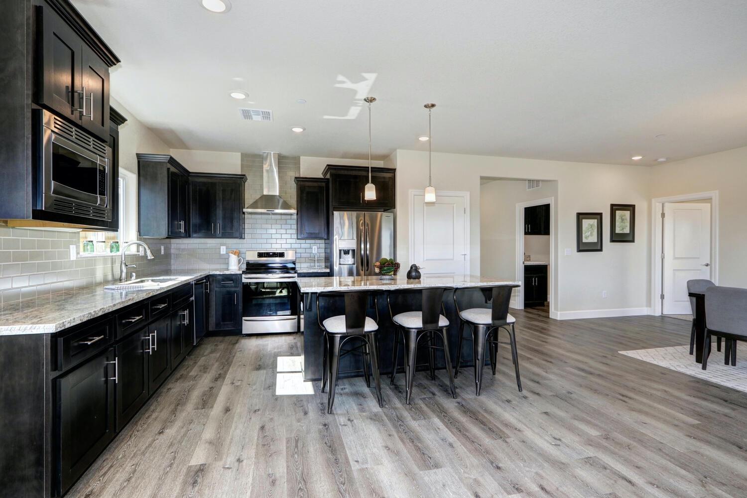 Detail Gallery Image 12 of 24 For 1129 Nicklaus Rd, Galt,  CA 95632 - 2 Beds | 2/1 Baths