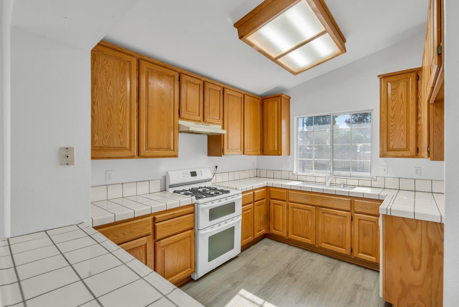 Detail Gallery Image 11 of 47 For 8281 New Point Dr, Sacramento,  CA 95828 - 3 Beds | 2 Baths