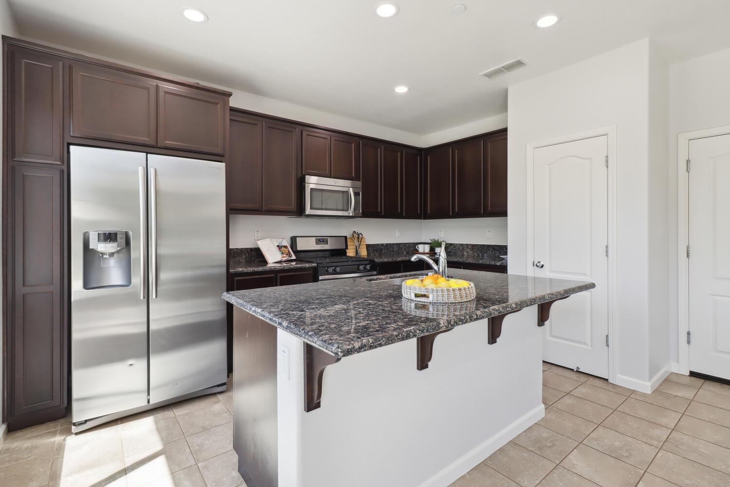 Detail Gallery Image 15 of 63 For 1336 Hughes St, Woodland,  CA 95776 - 4 Beds | 3 Baths