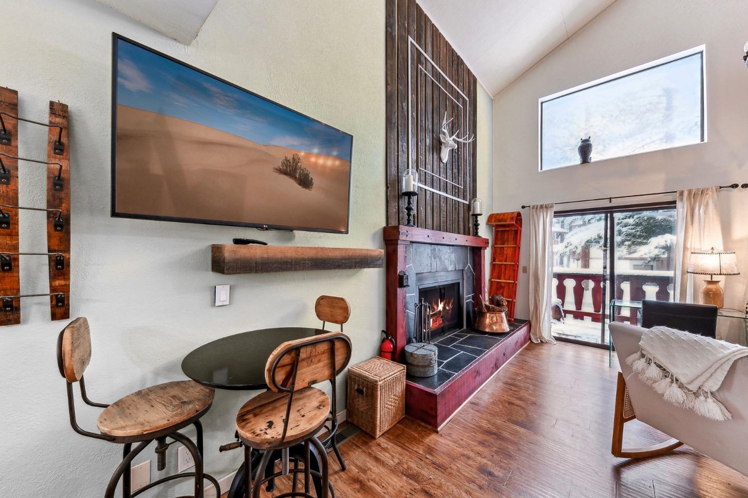 Detail Gallery Image 5 of 36 For 3390 Pine Hill, South Lake Tahoe,  CA 96150 - 2 Beds | 1/2 Baths