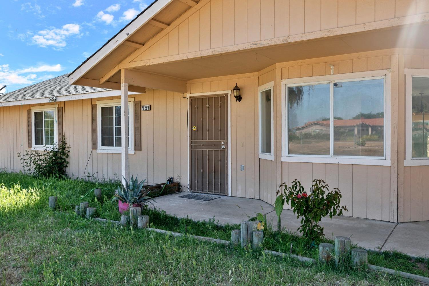 Detail Gallery Image 4 of 24 For 20269 Del Mar Rd, Madera,  CA 93638 - 3 Beds | 2 Baths