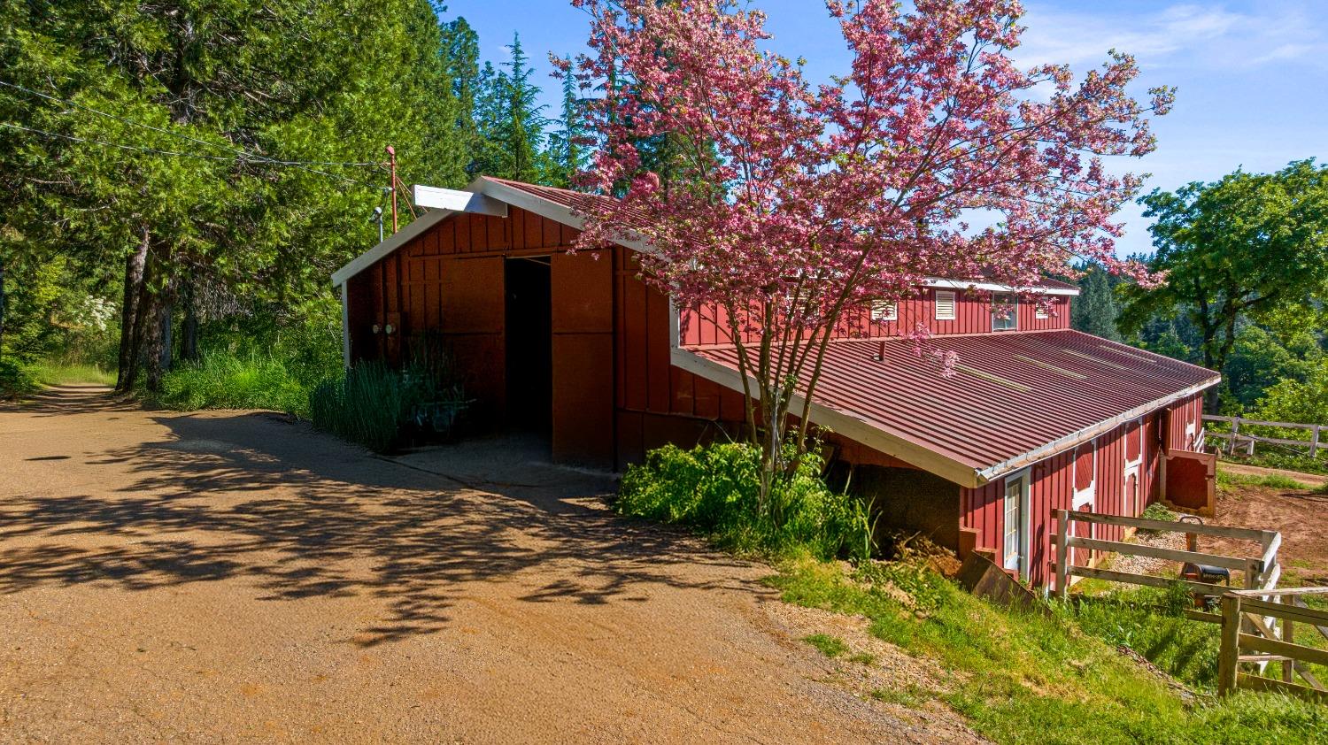Detail Gallery Image 6 of 40 For 14421 You Bet Rd, Grass Valley,  CA 95945 - 4 Beds | 3 Baths