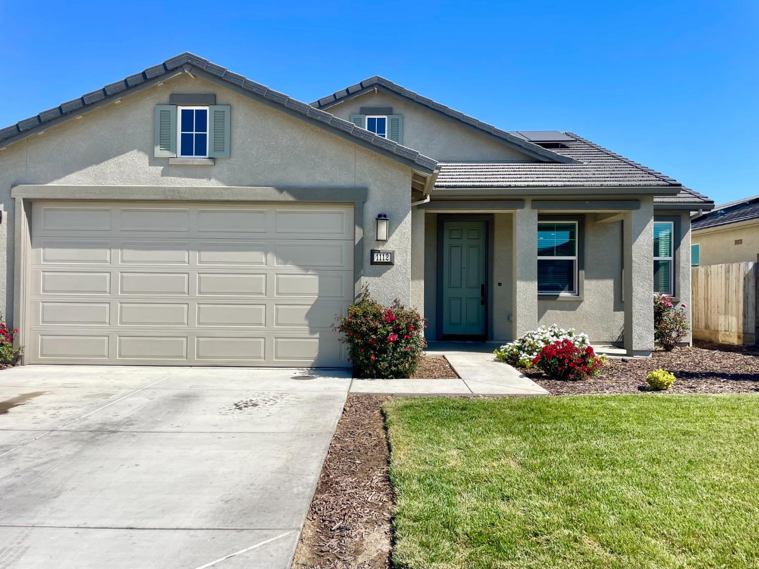 Detail Gallery Image 1 of 10 For 1112 Pearl Dr, Los Banos,  CA 93635 - 3 Beds | 2 Baths