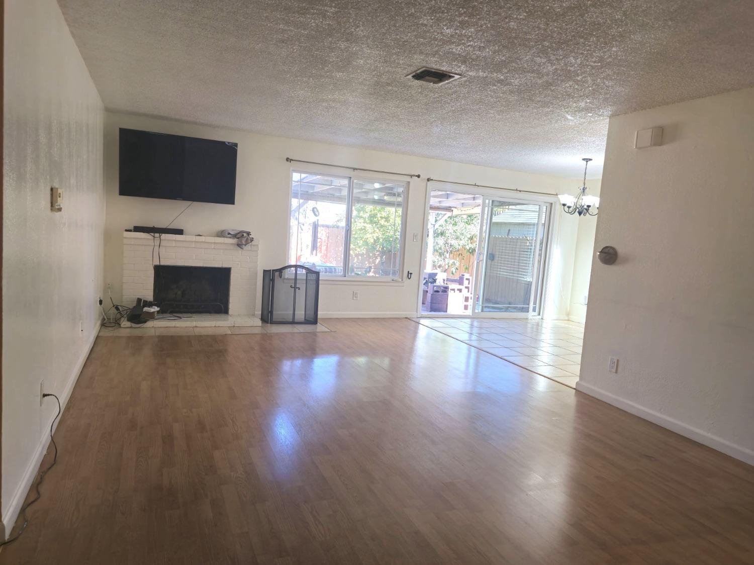 Detail Gallery Image 5 of 15 For 1657 Duncan Dr, Tracy,  CA 95376 - 3 Beds | 2 Baths